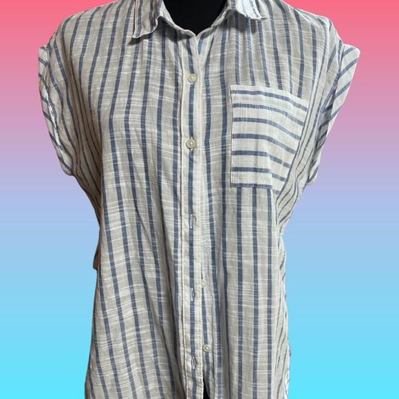 Abercrombie & Fitch Tops - A&F LINEN SLEEVELESS BUTTON UP